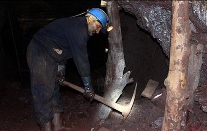 معدن‌کاران، گرفتار دستورالعمل‌های ضد و نقیض هستند